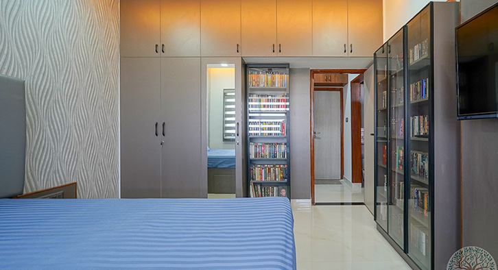 Bedroom with Study